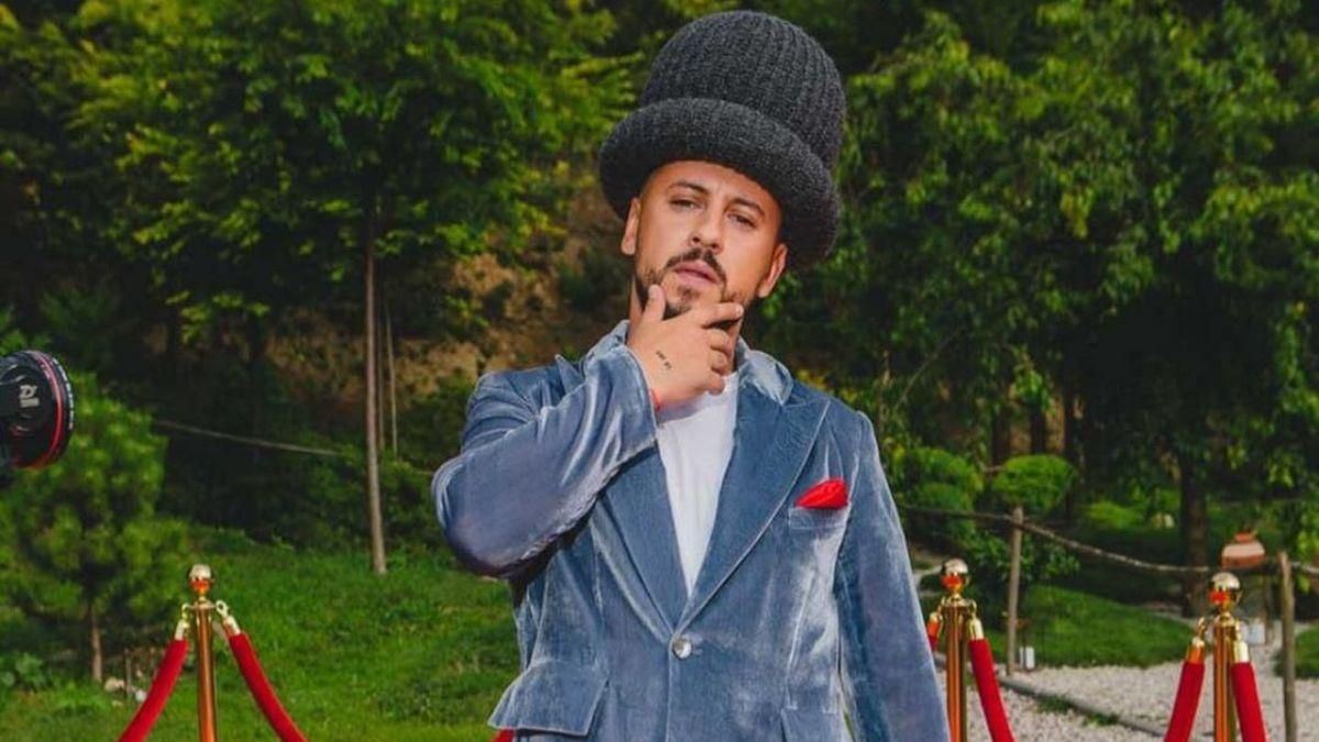 На тлі безмежного моря: Монатік показав сімейне фото з відпочинку в Туреччині На тлі безмежного моря: Монатік показав сімейне фото з відпочинку в Туреччині