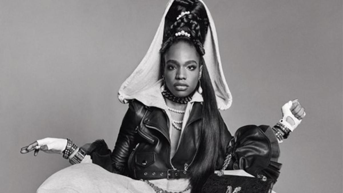 Трансгендерная модель с ДЦП стала лицом Moschino: фото Трансгендерная модель с ДЦП стала лицом Moschino: фото