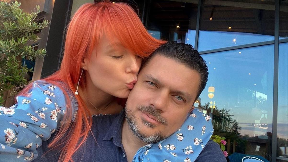 Светлана Тарабарова показала, как муж поет дочке колыбельную: трогательное видео из роддома Светлана Тарабарова показала, как муж поет дочке колыбельную: трогательное видео из роддома