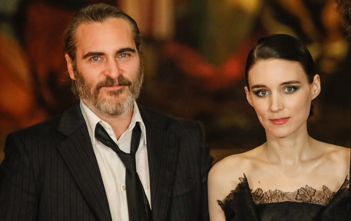 Актер "Джокера" Хоакин Феникс и Руни Мара впервые стали родителями – СМИ Актер "Джокера" Хоакин Феникс и Руни Мара впервые стали родителями – СМИ