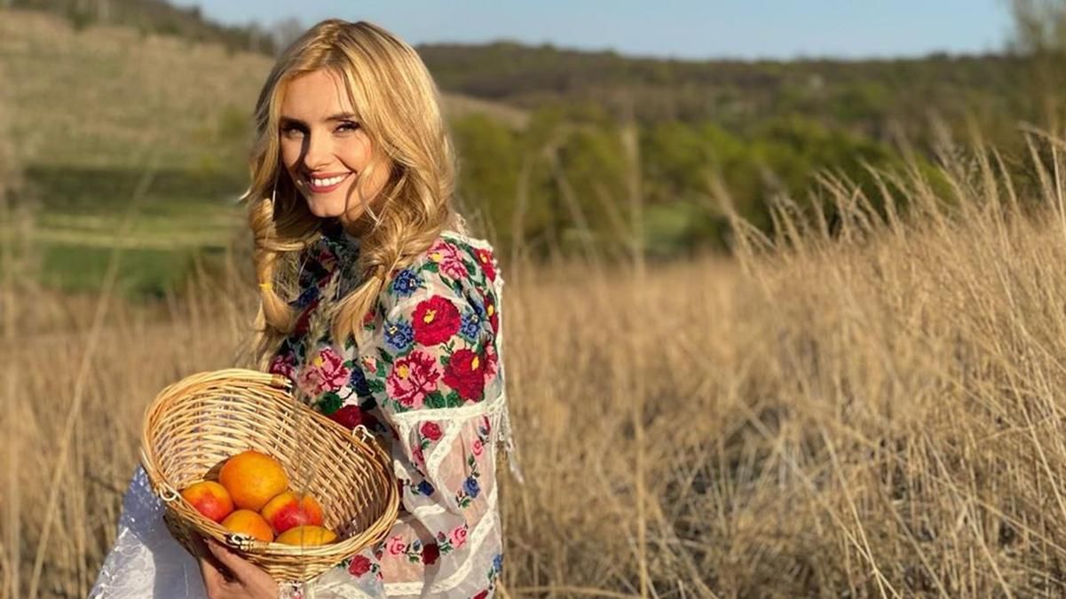 У вишиванці та на підборах: Ірина Федишин замилувала кадрами з синами і чоловіком – фото У вишиванці та на підборах: Ірина Федишин замилувала кадрами з синами і чоловіком – фото