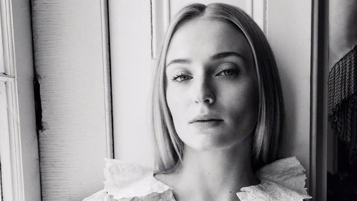 Зірка "Гри престолів" Софі Тернер вперше показала себе вагітною: милі фото Зірка "Гри престолів" Софі Тернер вперше показала себе вагітною: милі фото