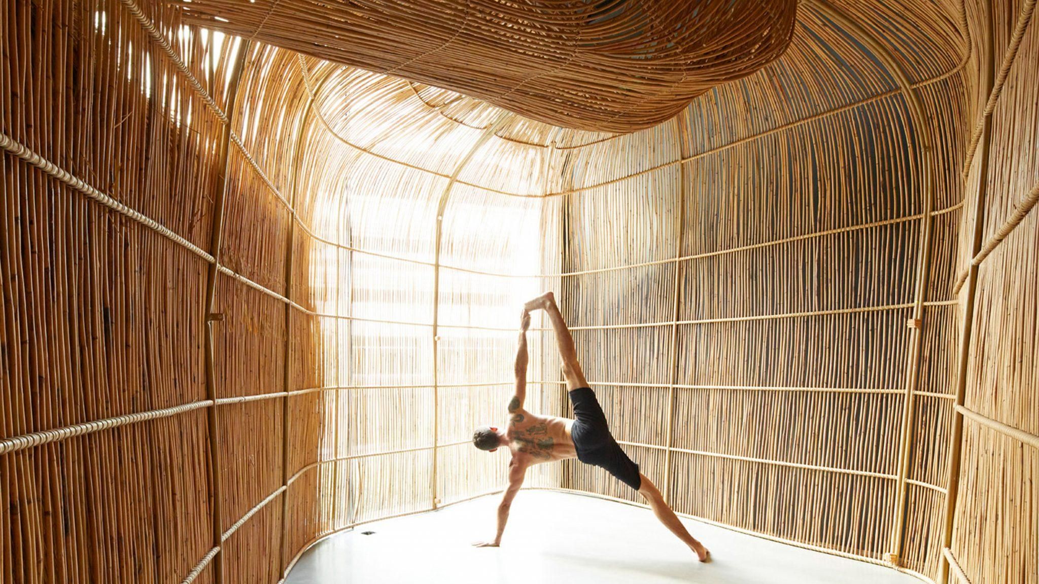 В Таиланде сплели студию для йоги: как выглядят гигантские ротанговые капсулы – фото