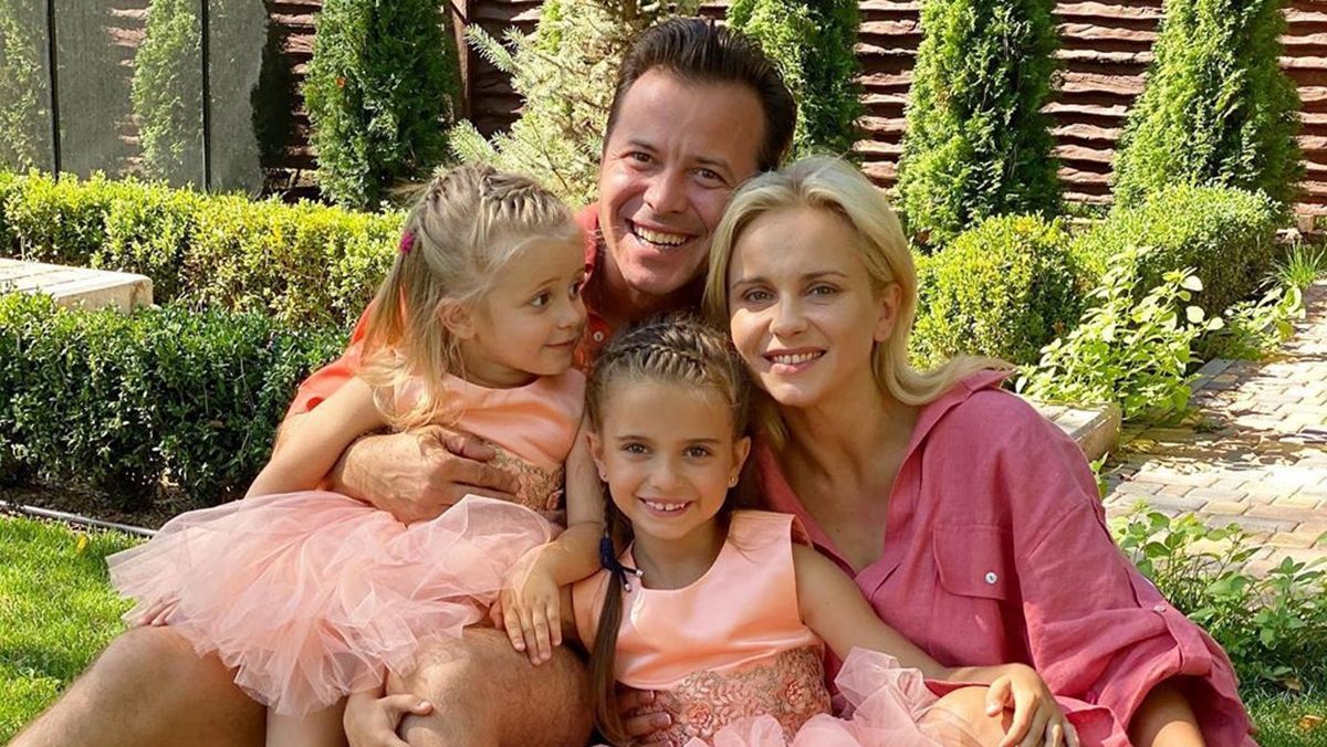 Лилия Ребрик очаровала семейным фото и посоветовала развлечения для осенних вечеров Лилия Ребрик очаровала семейным фото и посоветовала развлечения для осенних вечеров