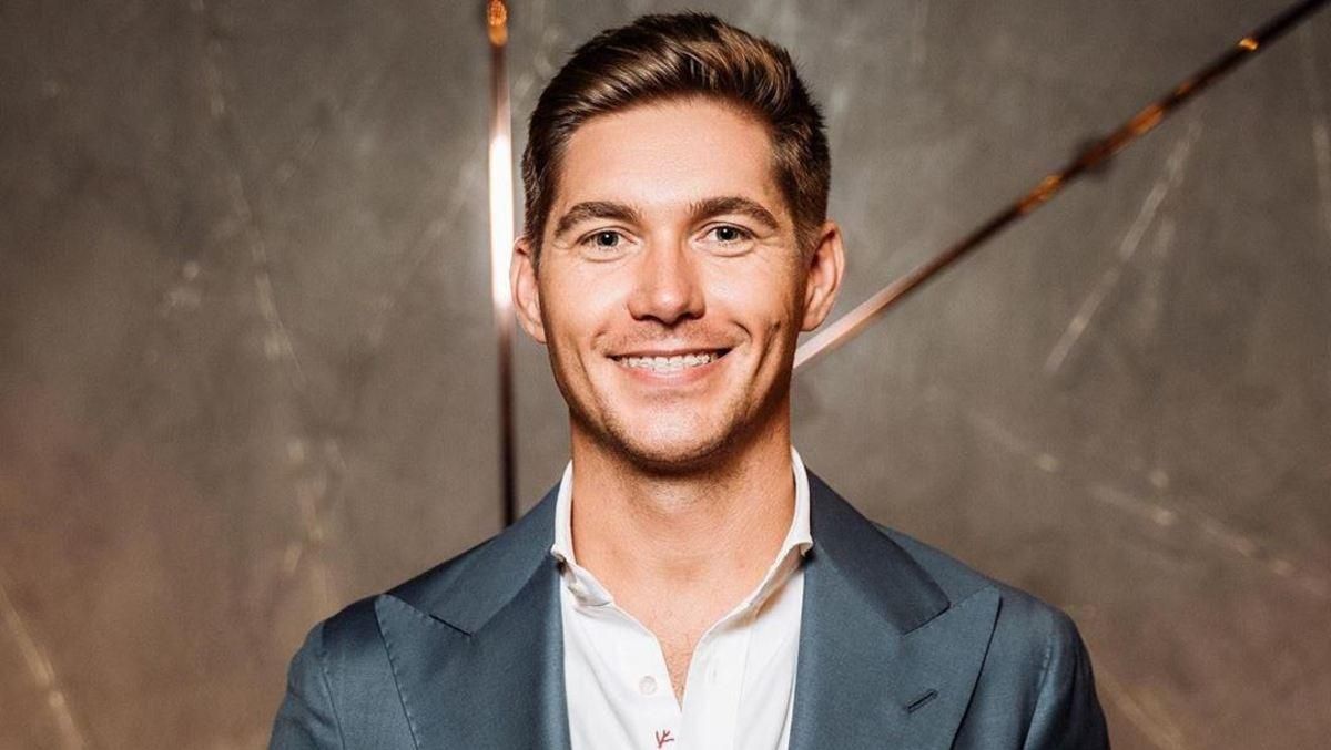 Володимир Остапчук показав, як провів першу парубочу вечірку: фото Володимир Остапчук показав, як провів першу парубочу вечірку: фото