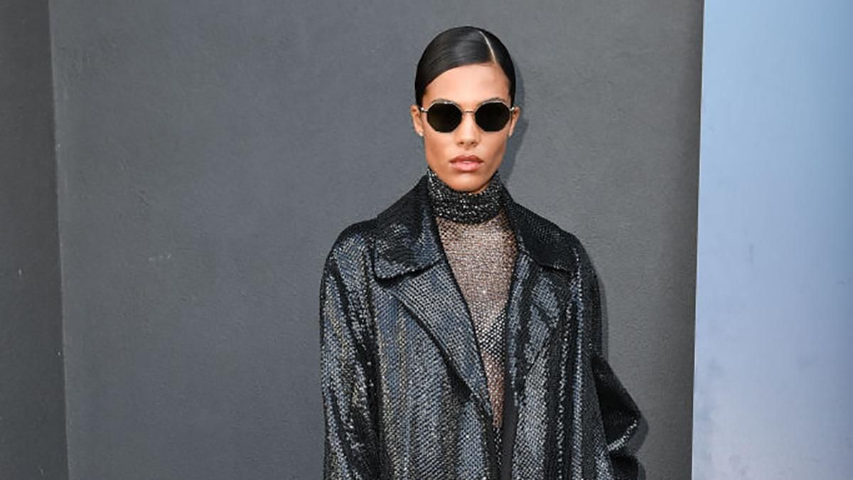 Пальто з риб’ячої луски та масивні чоботи: Тіна Кунакі вразила образом на показі Valentino Пальто з риб’ячої луски та масивні чоботи: Тіна Кунакі вразила образом на показі Valentino