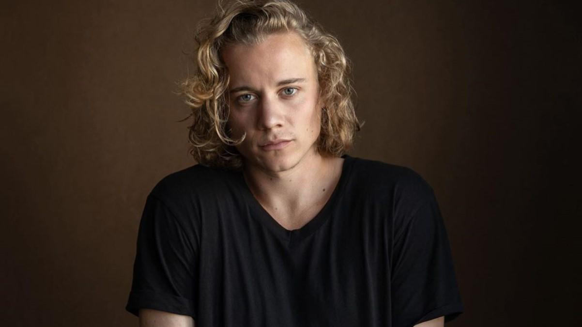 Создатели сериала "Ведьмак" представили актера, который сыграет Эскеля