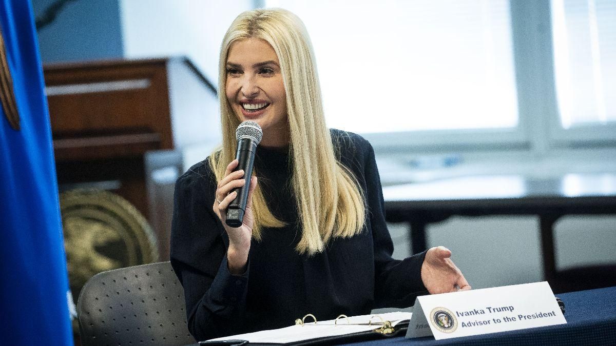 В молочном костюме: безупречный осенний аутфит Иванки Трамп – фото В молочном костюме: безупречный осенний аутфит Иванки Трамп – фото