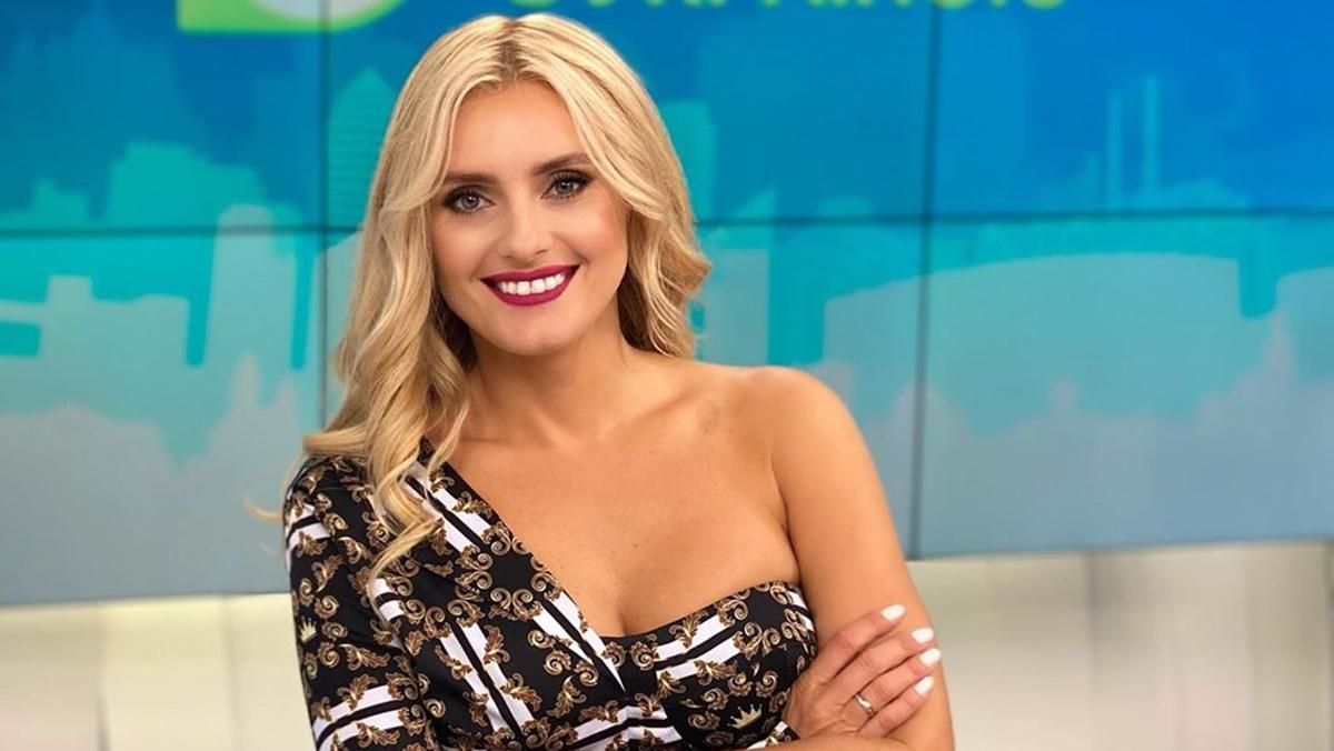 В джинсах и свитшоте: Ирина Федишин похвасталась коллекцией обуви – фото В джинсах и свитшоте: Ирина Федишин похвасталась коллекцией обуви – фото