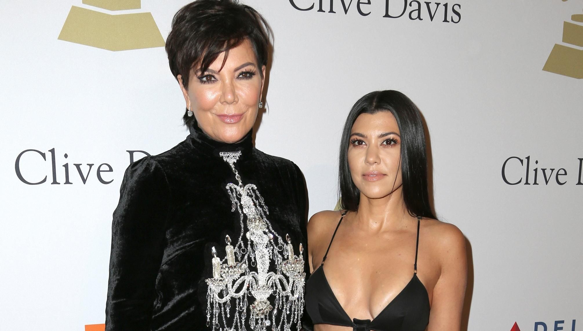 Кортни Кардашян и ее мать обвинили в сексуальных домогательствах и расизме: детали Кортни Кардашян и ее мать обвинили в сексуальных домогательствах и расизме: детали