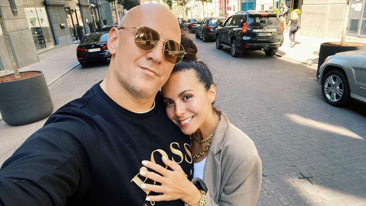 На побаченні в Туреччині: парний образ Насті Каменської та Потапа – фото На побаченні в Туреччині: парний образ Насті Каменської та Потапа – фото