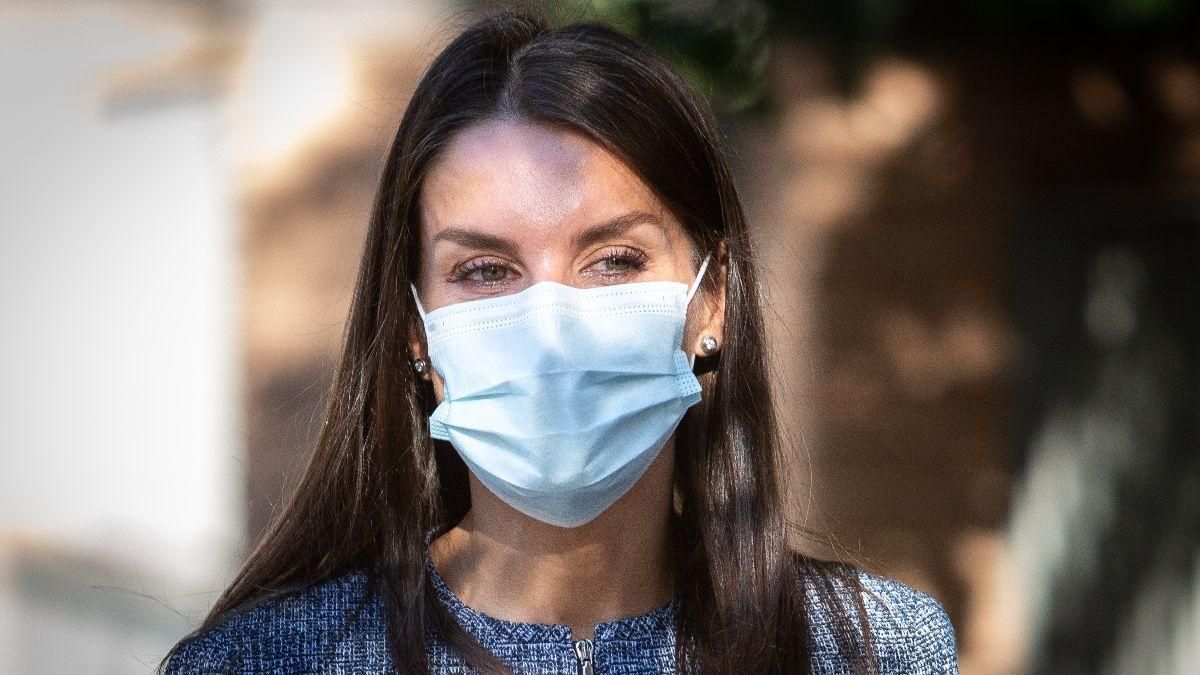 В пиджаке и классических брюках: королева Летиция покорила безупречным образом – фото В пиджаке и классических брюках: королева Летиция покорила безупречным образом – фото