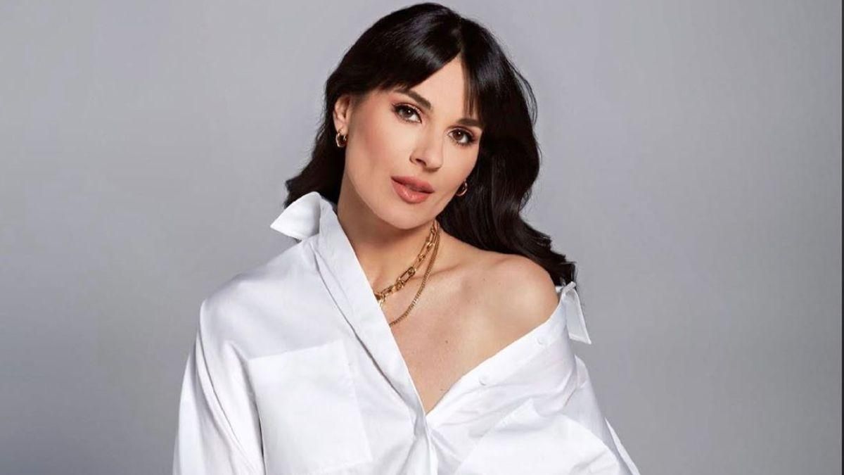 В молочном костюме и с сумкой Dior: стильный look Маши Ефросининой – фото В молочном костюме и с сумкой Dior: стильный look Маши Ефросининой – фото