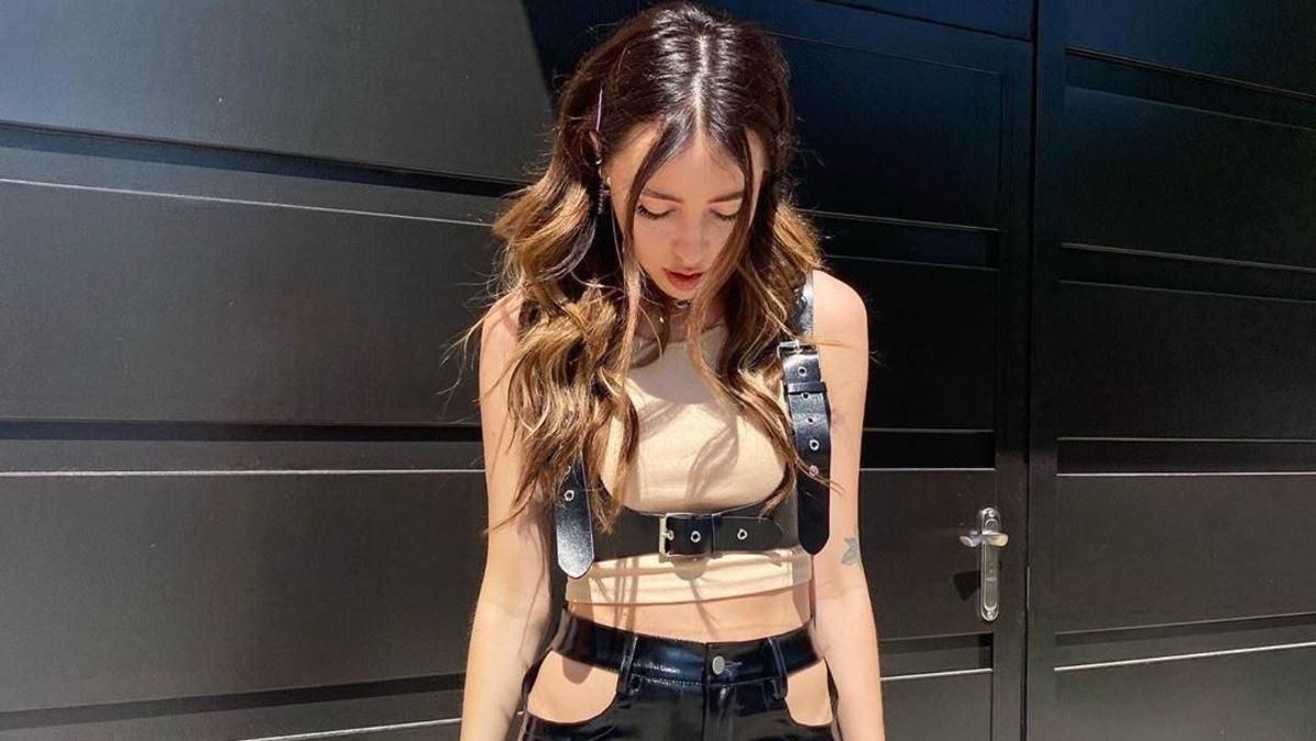 В черном наряде: Надя Дорофеева показала дерзкий образ – фото В черном наряде: Надя Дорофеева показала дерзкий образ – фото