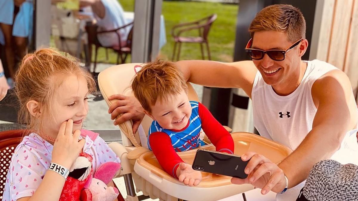 Володимир Остапчук показав, скільки витрачає на дітей після скандалу зі "Світським життям" Володимир Остапчук показав, скільки витрачає на дітей після скандалу зі "Світським життям"