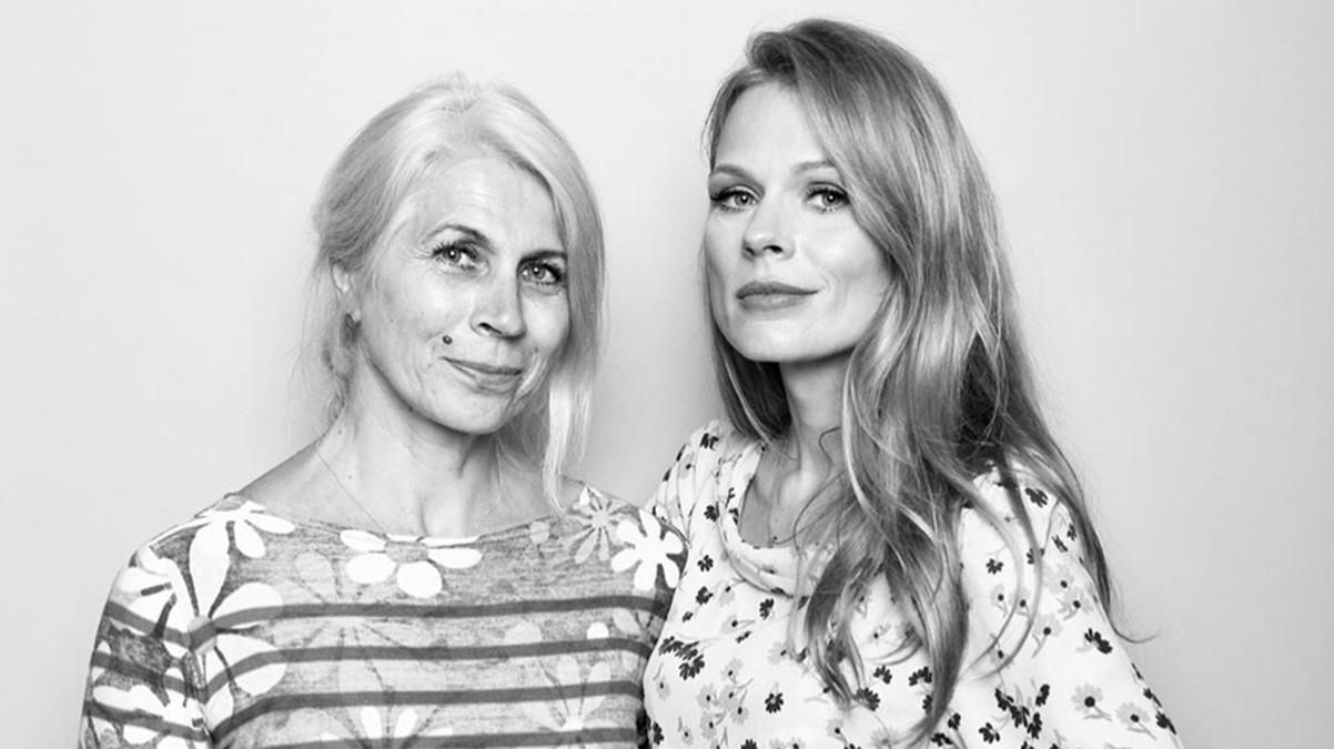 З квітами і тортом: діти Олі Фреймут привітали бабусю з Днем вчителя – рідкісні фото З квітами і тортом: діти Олі Фреймут привітали бабусю з Днем вчителя – рідкісні фото