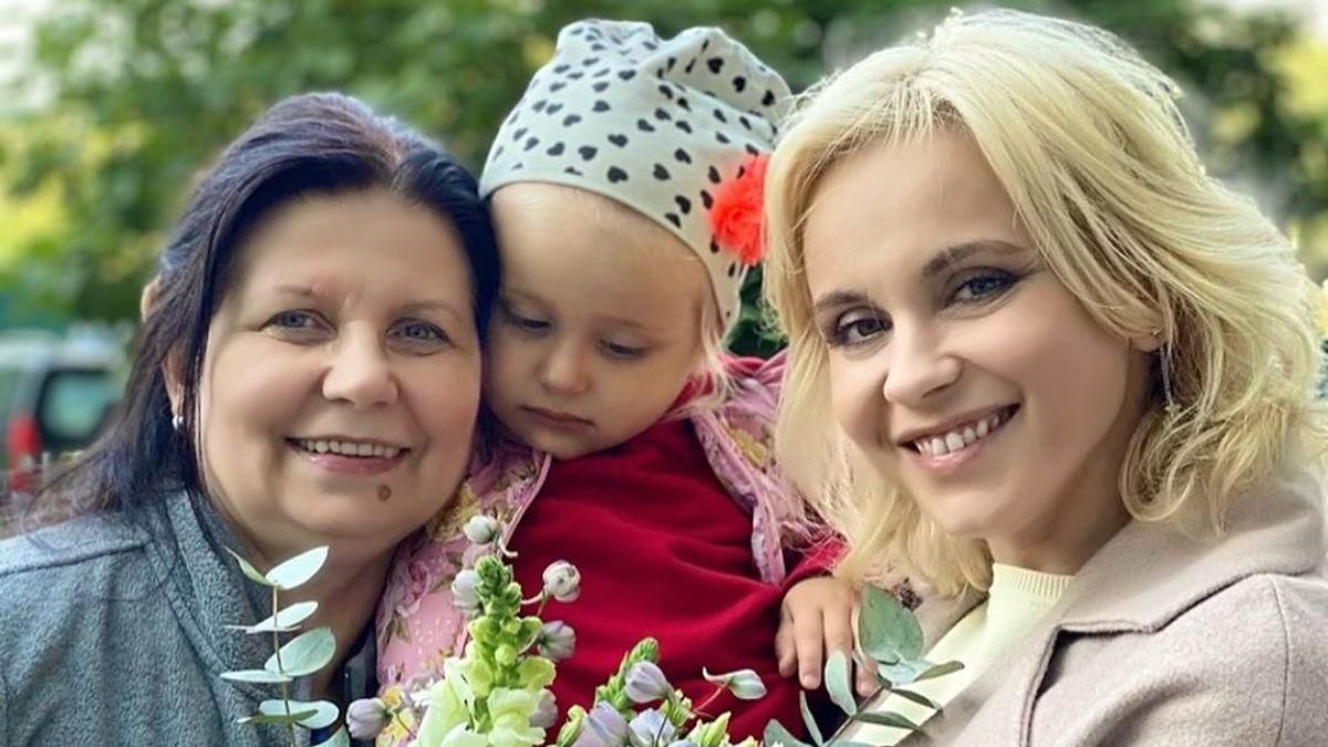 Лілія Ребрик чуттєво привітала маму з Днем вчителя: фото Лілія Ребрик чуттєво привітала маму з Днем вчителя: фото