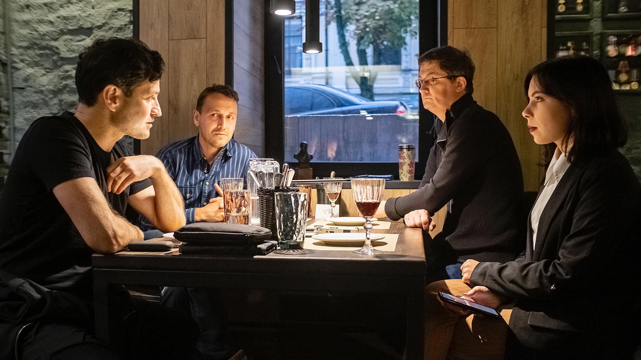 Відкорковуємо тему війни: екслюзивне інтерв'ю із зірковими творцями бойовика "Доброволець" Відкорковуємо тему війни: екслюзивне інтерв'ю із зірковими творцями бойовика "Доброволець"