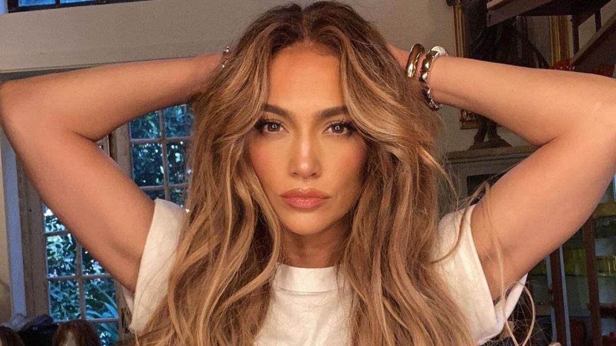 У спортивному костюмі: Дженніфер Лопес прогулялася вулицями Нью-Йорка – фото У спортивному костюмі: Дженніфер Лопес прогулялася вулицями Нью-Йорка – фото