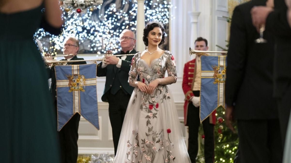 Роскошные платья и элегантные наряды: как будет выглядеть принцесса в новом фильме Netflix