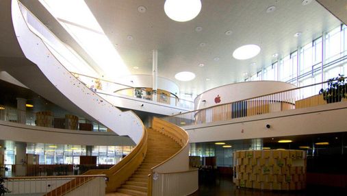 Навчатися в найкращій будівлі Скандинавії: як виглядає інтер'єр звичайної школи в Данії – фото