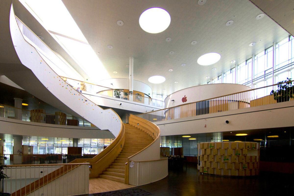 Учиться в лучшем здании Скандинавии: как выглядит интерьер обычной школы в Дании – фото