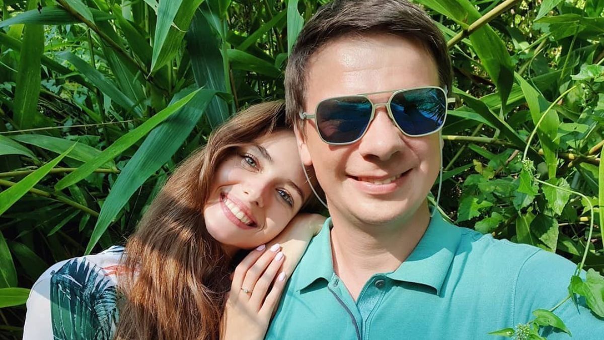 Дмитрий Комаров растрогал новым фото с красавицей-женой: забавные образы