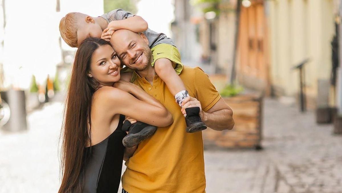 Спілкуємось, як з дорослим: Дружина Влада Ями розповіла, як виховує сина Спілкуємось, як з дорослим: Дружина Влада Ями розповіла, як виховує сина