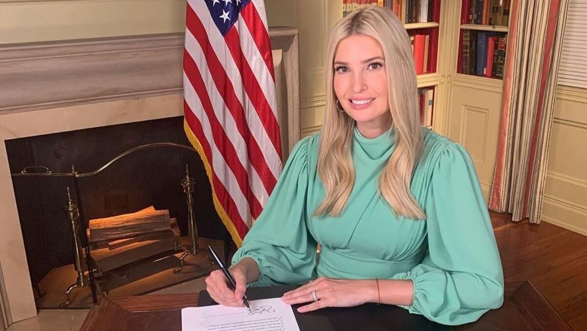 У білій сукні: Іванка Трамп показала бездоганний образ – фото У білій сукні: Іванка Трамп показала бездоганний образ – фото