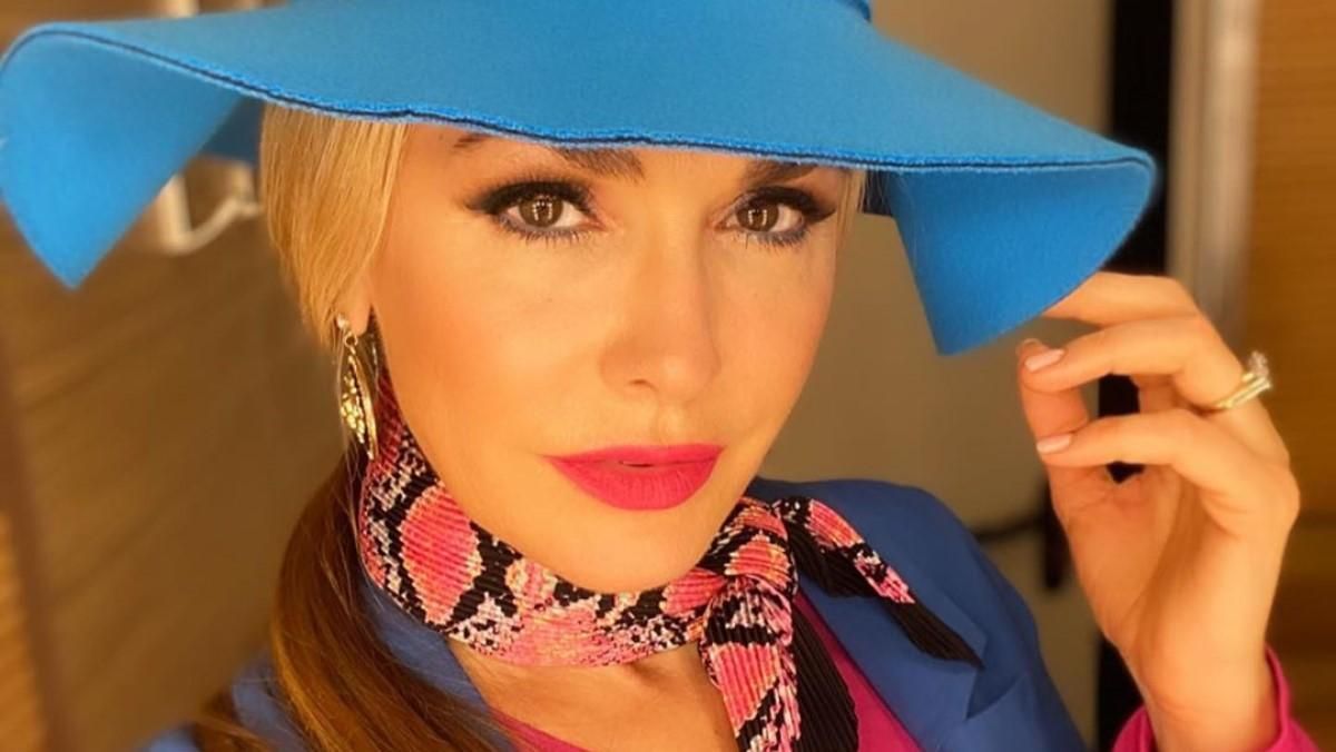 Екстравагантна фіфа, – Ольга Сумська розповіла про нову роль та показала розкішні фото Екстравагантна фіфа, – Ольга Сумська розповіла про нову роль та показала розкішні фото