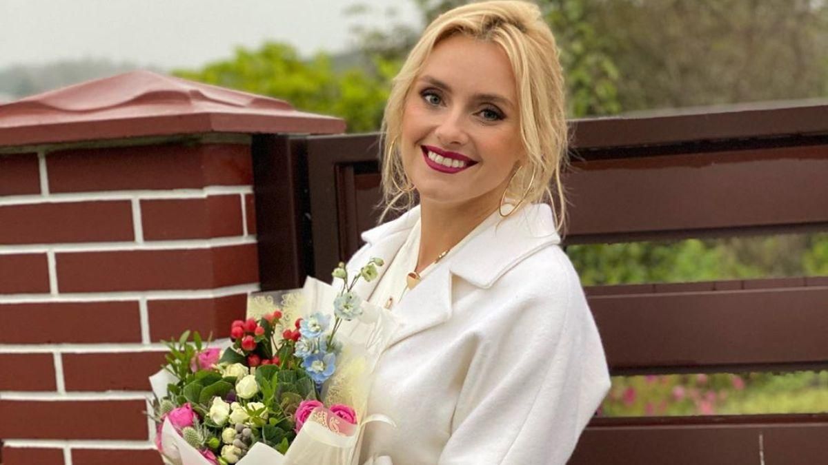 У мініспідниці та блузці: Ірина Федишин здивувала зухвалим образом – фото У мініспідниці та блузці: Ірина Федишин здивувала зухвалим образом – фото