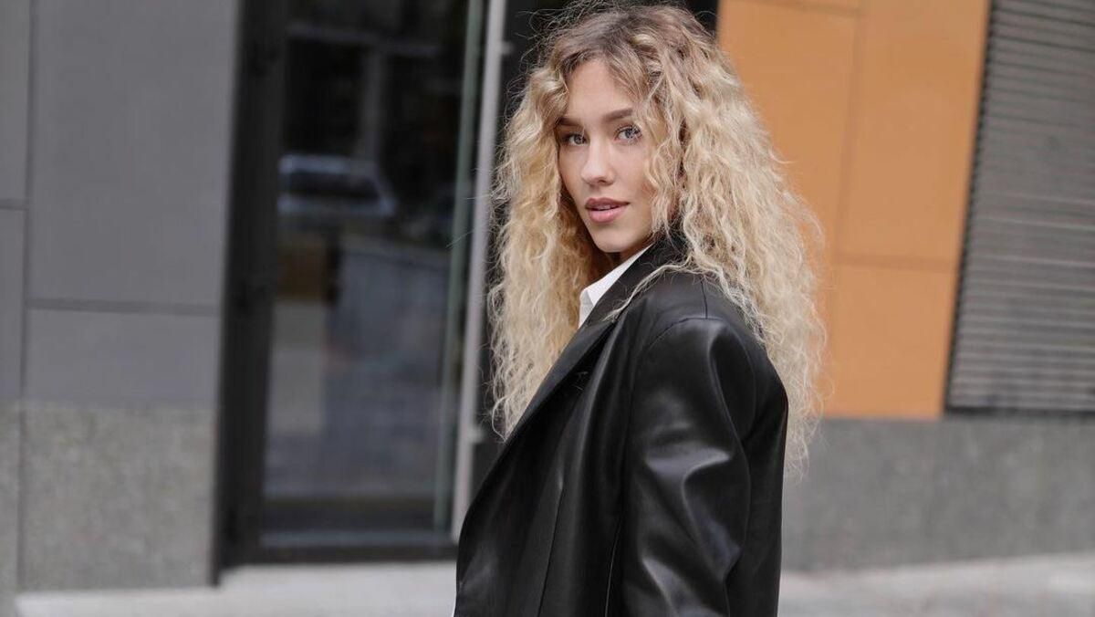 У джинсах та шкіряній куртці: Даша Квіткова показала ідеальний варіант осіннього образу У джинсах та шкіряній куртці: Даша Квіткова показала ідеальний варіант осіннього образу