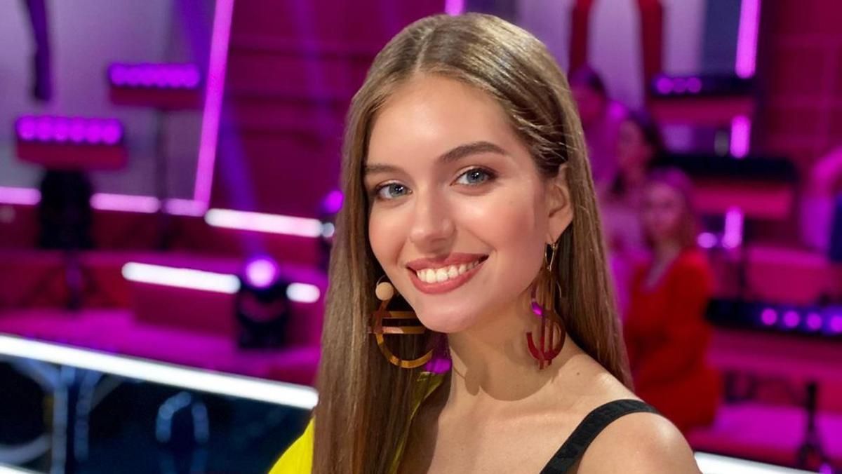 У мереживному топі: дружина Дмитра Комарова вразила пікантним образом на світському заході У мереживному топі: дружина Дмитра Комарова вразила пікантним образом на світському заході