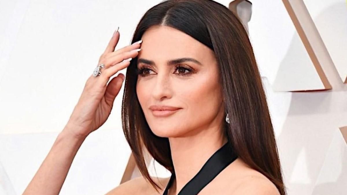 Пенелопа Крус змінила імідж для зйомок драми "Офіційний конкурс": перші фото Пенелопа Крус змінила імідж для зйомок драми "Офіційний конкурс": перші фото