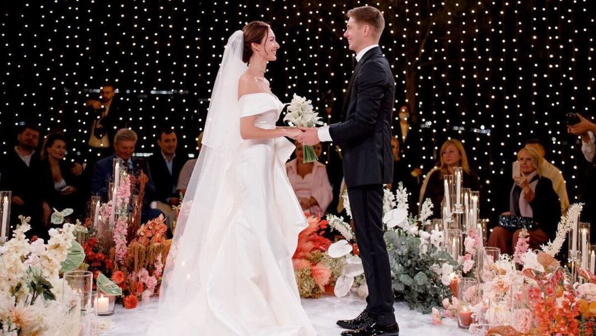 Владимир Остапчук с женой отправились в свадебное путешествие: фото Владимир Остапчук с женой отправились в свадебное путешествие: фото