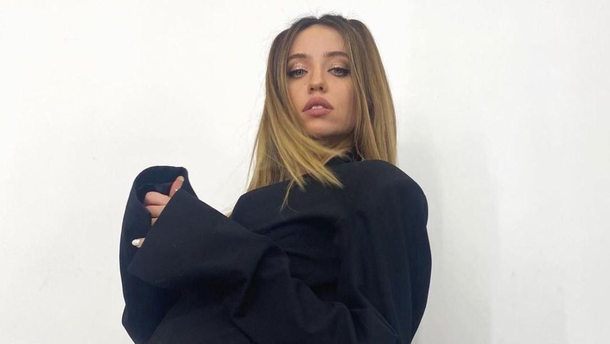 У стильній хустці та костюмі: Надя Дорофеєва похизувалась трендовим образом У стильній хустці та костюмі: Надя Дорофеєва похизувалась трендовим образом