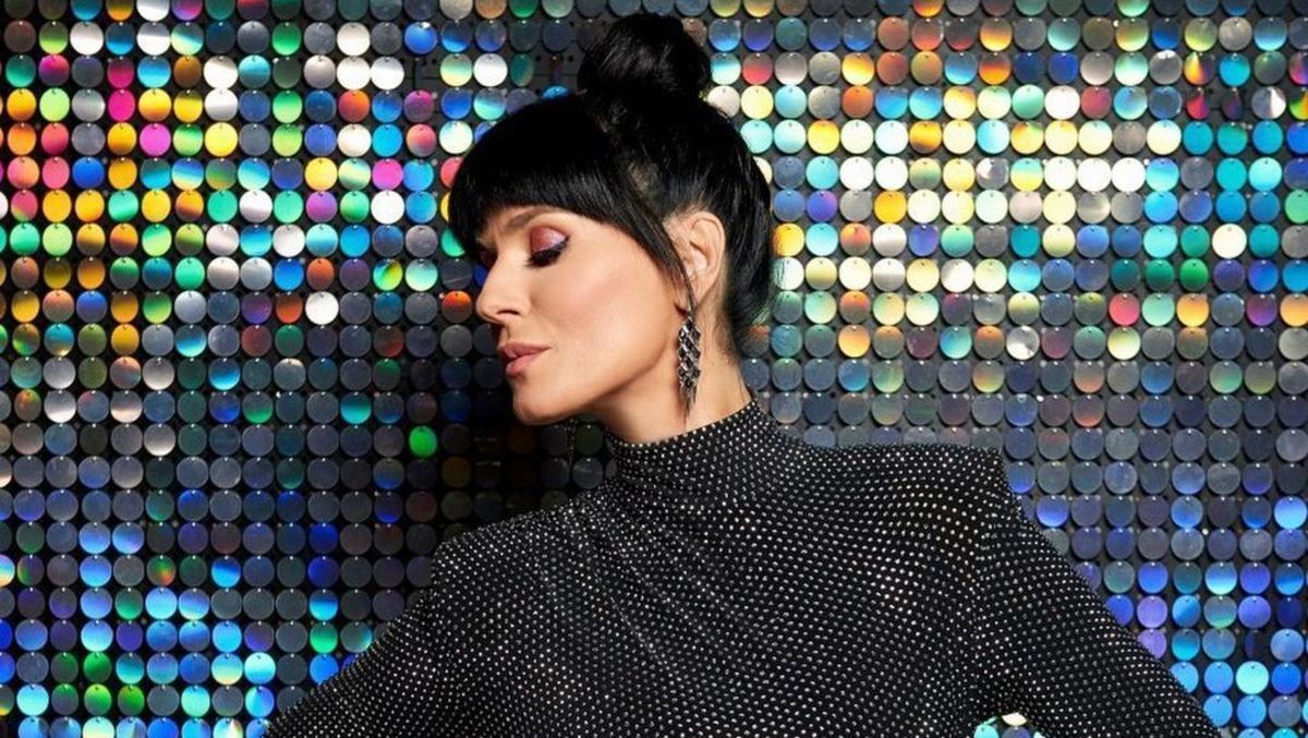 Маша Ефросинина посетила Одесскую область в платье с пикантными вырезами: фото Маша Ефросинина посетила Одесскую область в платье с пикантными вырезами: фото