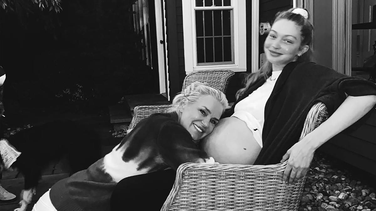 Мама Джіджі Хадід замилувала новою фотографією з внучкою Мама Джіджі Хадід замилувала новою фотографією з внучкою