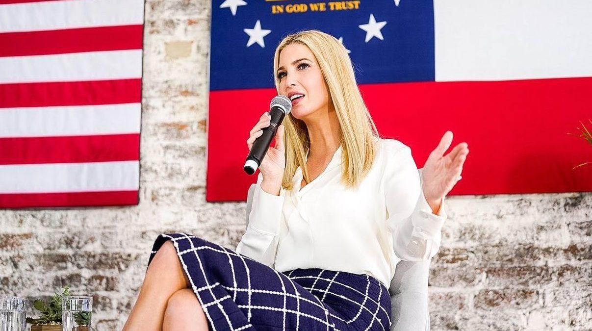 В голубом платье: Иванка Трамп покорила безупречным образом – фото - 20 октября 2020 - 24 Канал В голубом платье: Иванка Трамп покорила безупречным образом – фото - 20 октября 2020 - 24 Канал