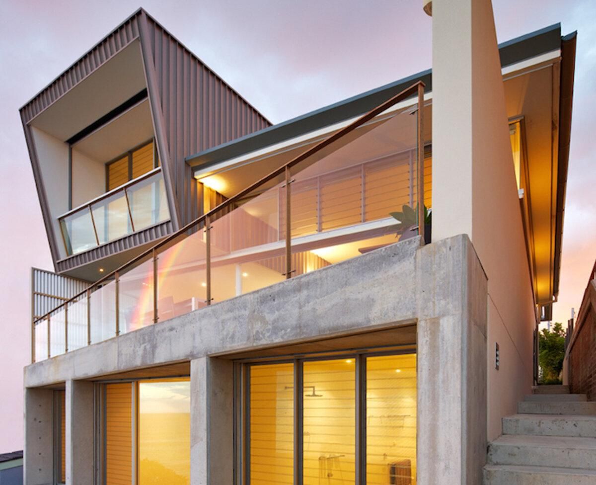 Бере тепло від землі: фото інтер'єру незвичного будинку на березі океану в Австралії Бере тепло від землі: фото інтер'єру незвичного будинку на березі океану в Австралії