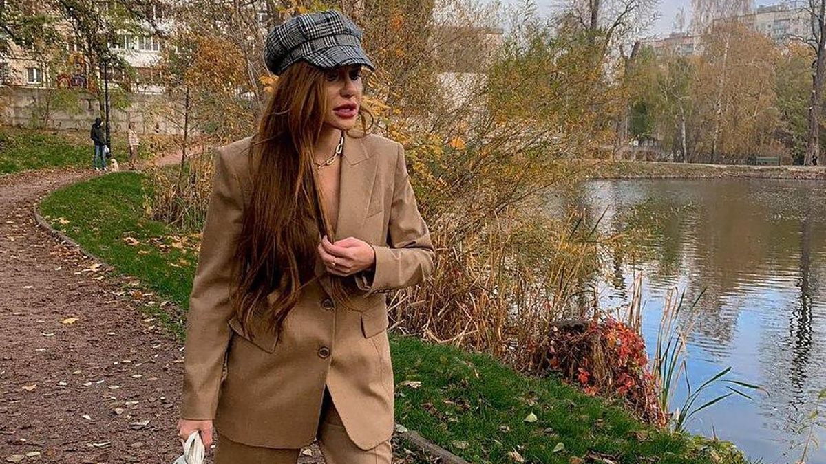 Слава Каминская прогулялась в стильном костюме: фото Слава Каминская прогулялась в стильном костюме: фото
