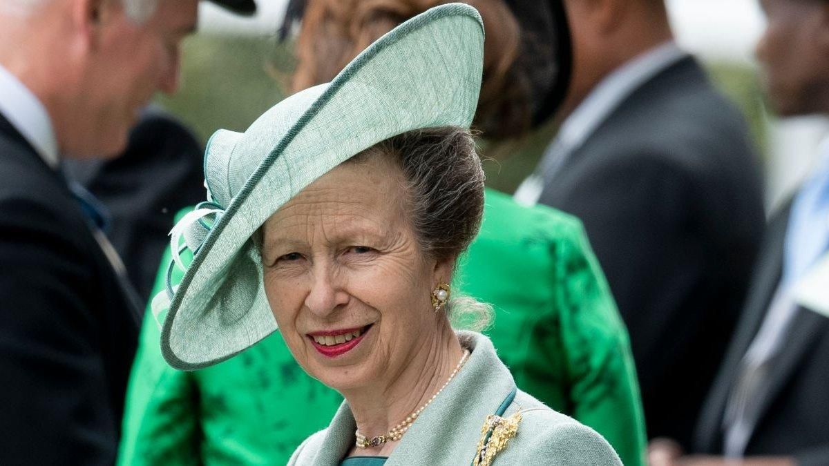 Донька Єлизавети ІІ впала з коня під Києвом: архівні фото та відео Донька Єлизавети ІІ впала з коня під Києвом: архівні фото та відео