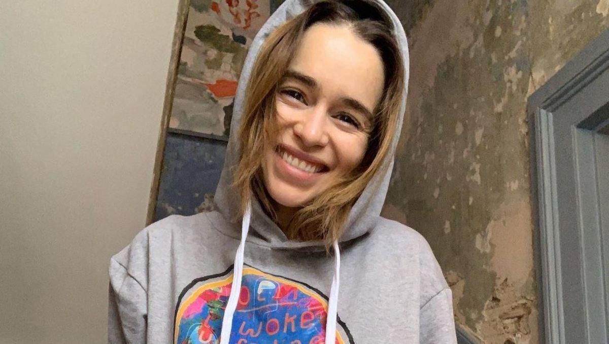 Емілія Кларк стрибнула з парашутом на честь дня народження: емоційні фото Емілія Кларк стрибнула з парашутом на честь дня народження: емоційні фото