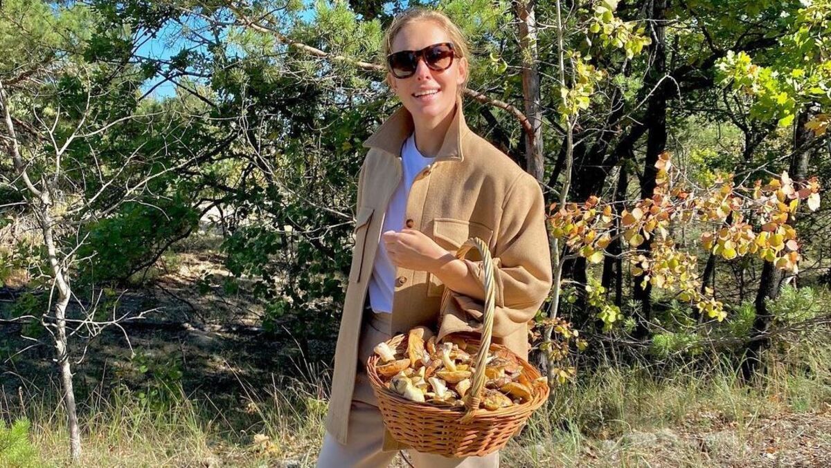 У розкішному пальті: Катя Осадча показала осінній образ на прогулянці у Львові – фото У розкішному пальті: Катя Осадча показала осінній образ на прогулянці у Львові – фото