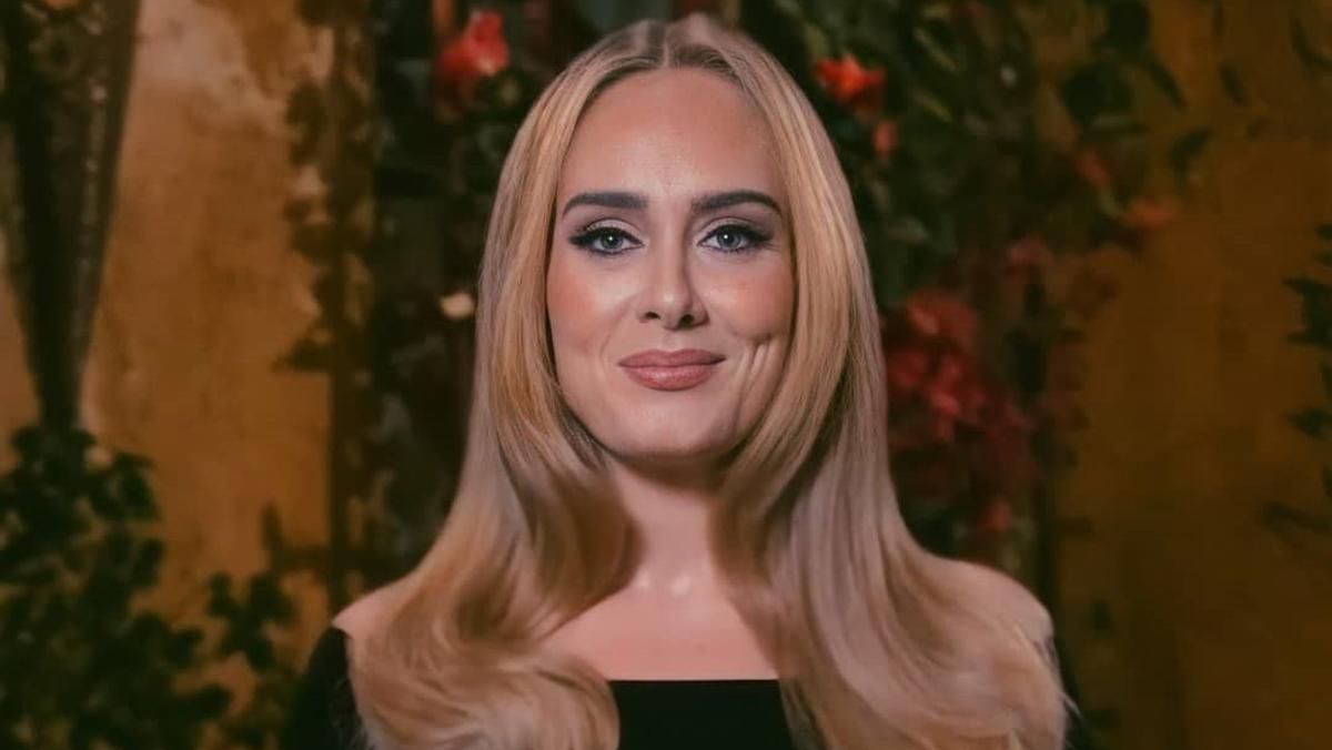 В черном корсете: Адель поразила голливудским образом в эфире телешоу – видео В черном корсете: Адель поразила голливудским образом в эфире телешоу – видео