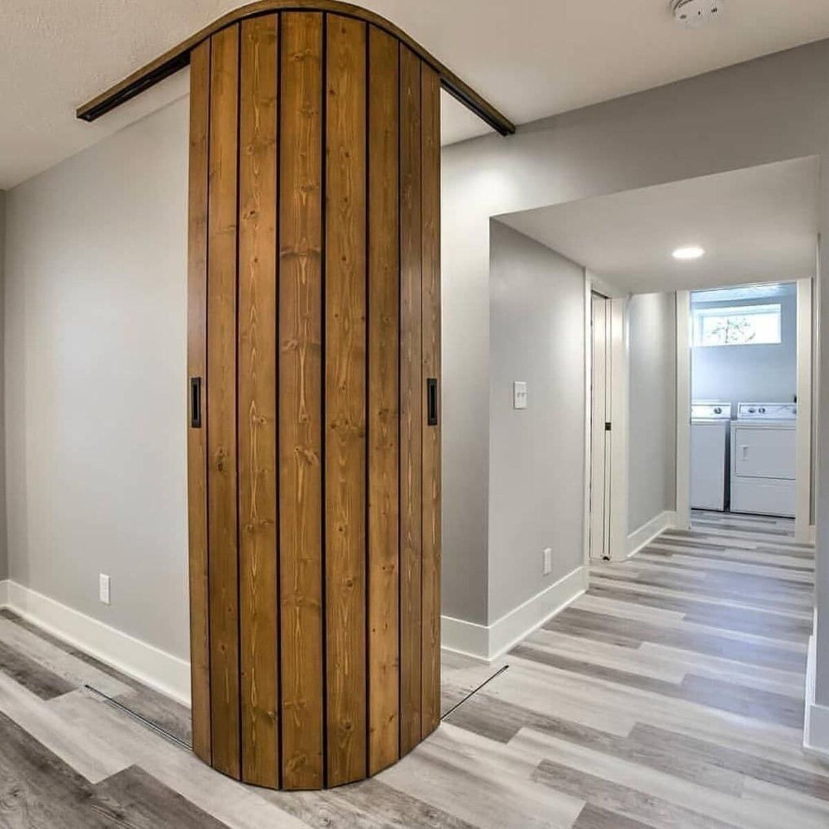 Двері, що повертають вбік: фото незвичного дизайну з Іспанії Двері, що повертають вбік: фото незвичного дизайну з Іспанії