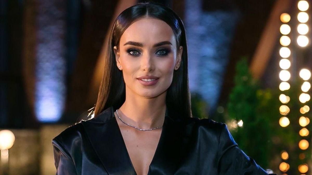 Холостячка Ксенія Мішина підкорила елегантним образом Холостячка Ксенія Мішина підкорила елегантним образом