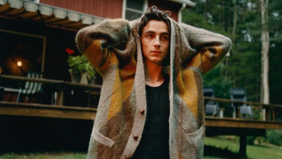 Тимоти Шаламе проголосовал в кепке от ресторана украинской кухни: фото Тимоти Шаламе проголосовал в кепке от ресторана украинской кухни: фото