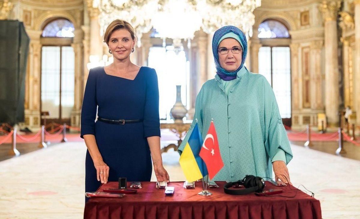 В безупречном образе: Елена Зеленская встретилась с женщинами – послами иностранных государств В безупречном образе: Елена Зеленская встретилась с женщинами – послами иностранных государств