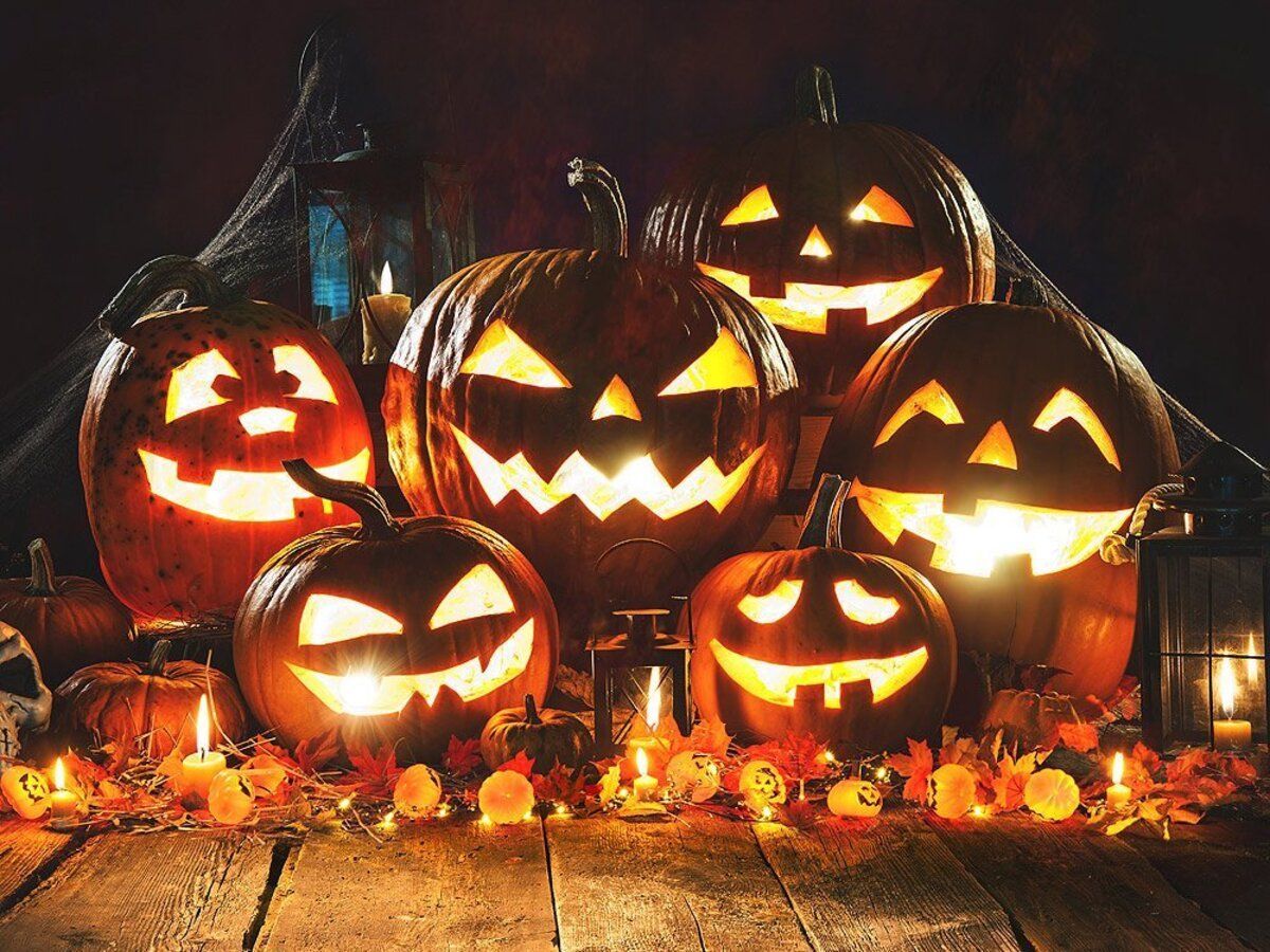 Існує чимало ідей як нестандартно прикрасити дім на Геловін Існує чимало ідей як нестандартно прикрасити дім на Геловін